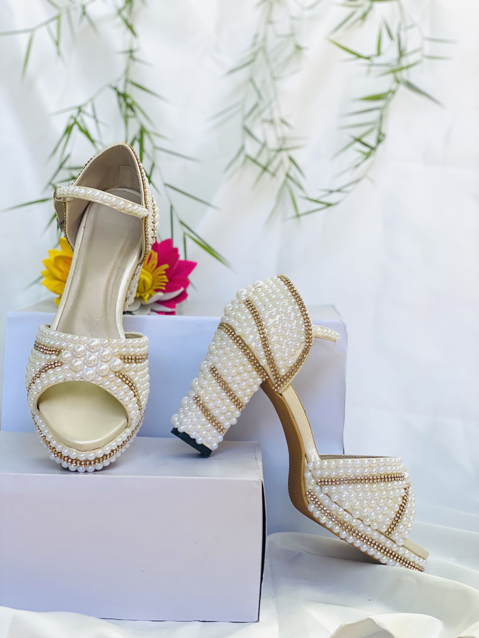 AH3-0001 — off white bridal heel with gold stones