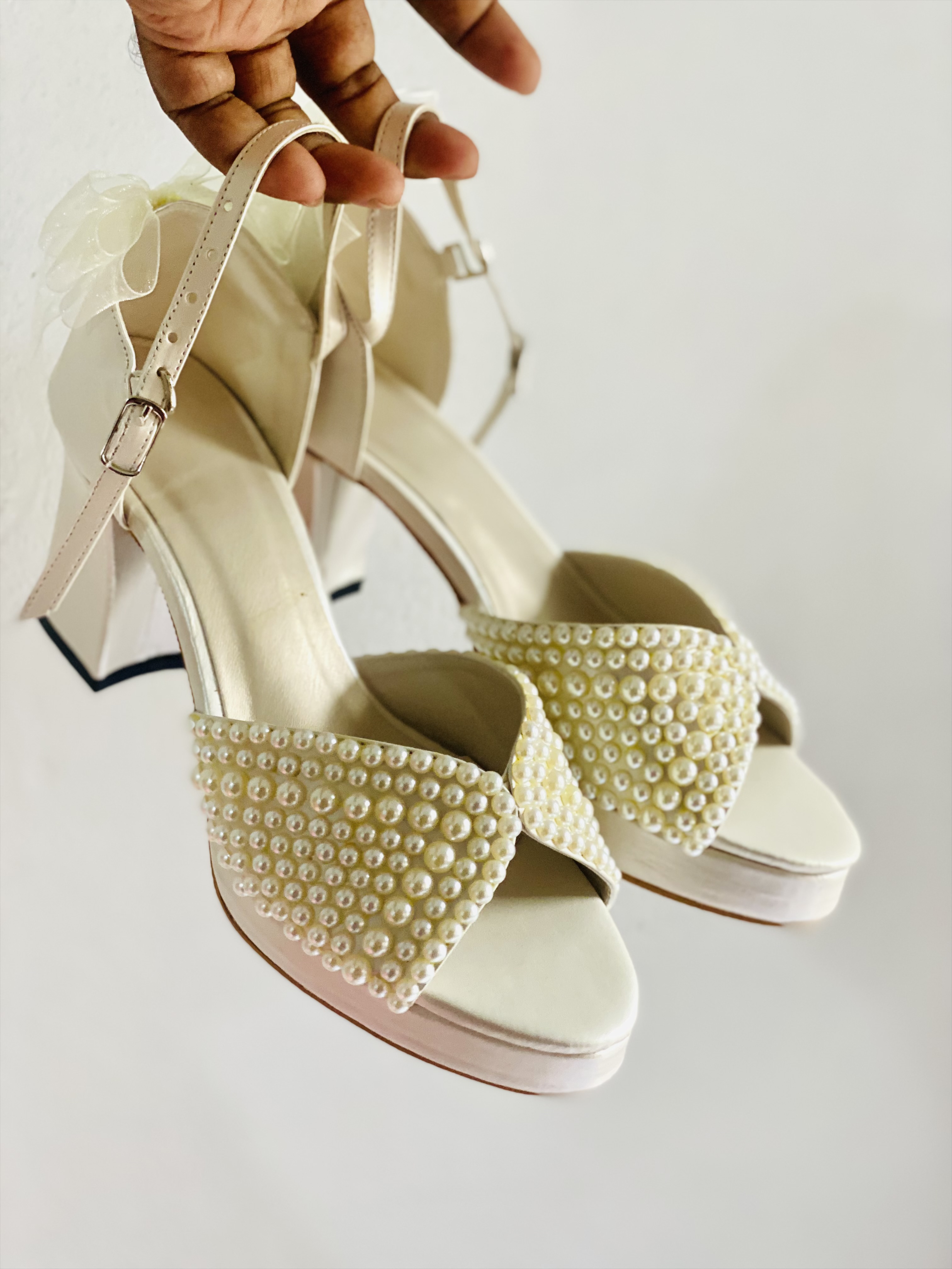 AH3-0012 — off white block heel 