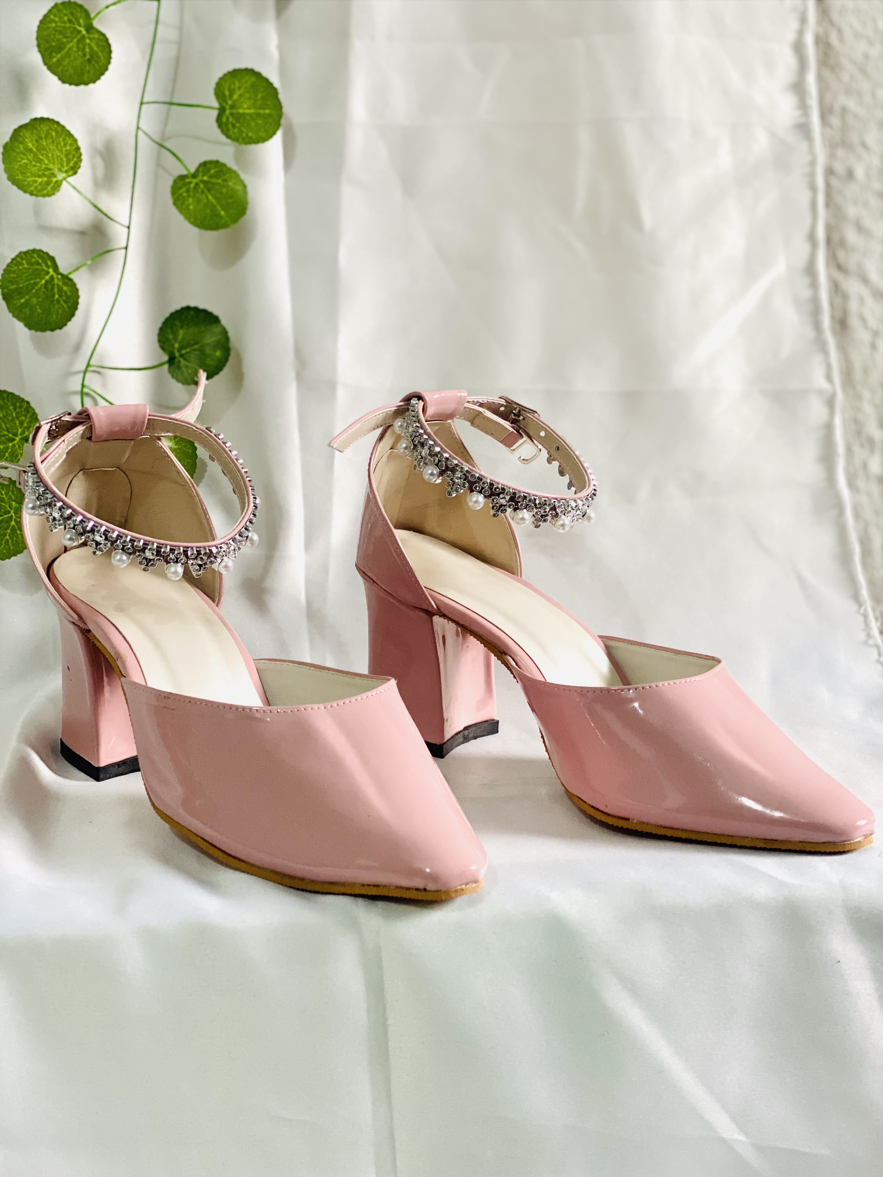 AH3-0014 — Pink half shoes bridal heel
