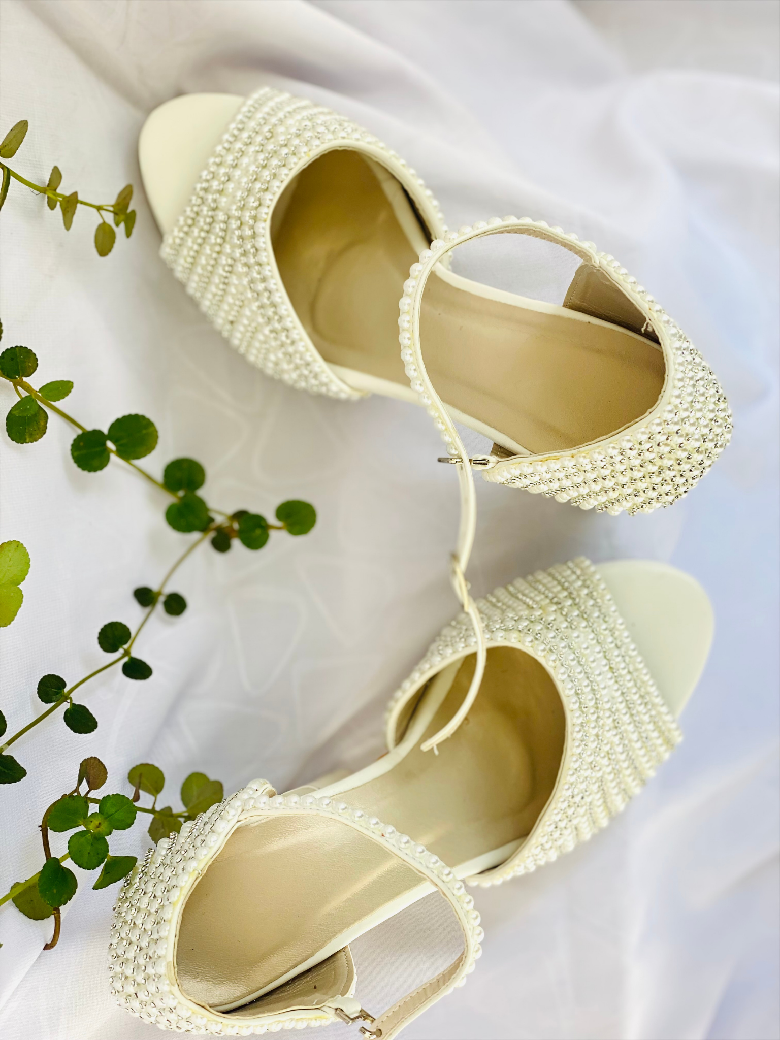 AH3.5-0006 — pure white bridal sandal heel with silver stones