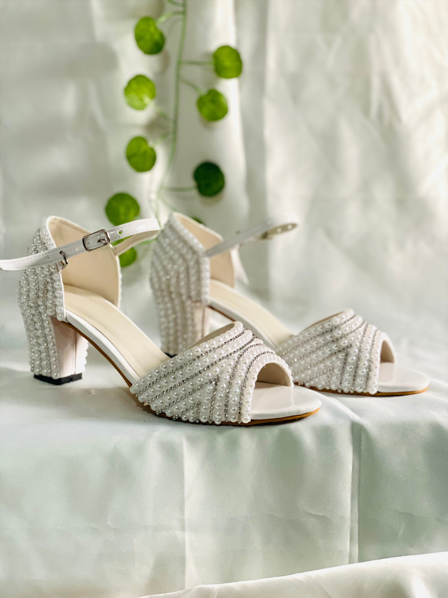 AH2.5-0007 — pure white wedge-block heel for outdoor ceremonies